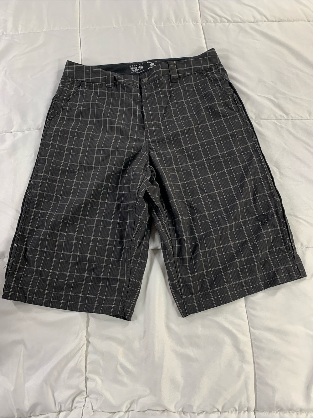 Pre loved MOUNTAIN HARDWEAR shorts mens size 34